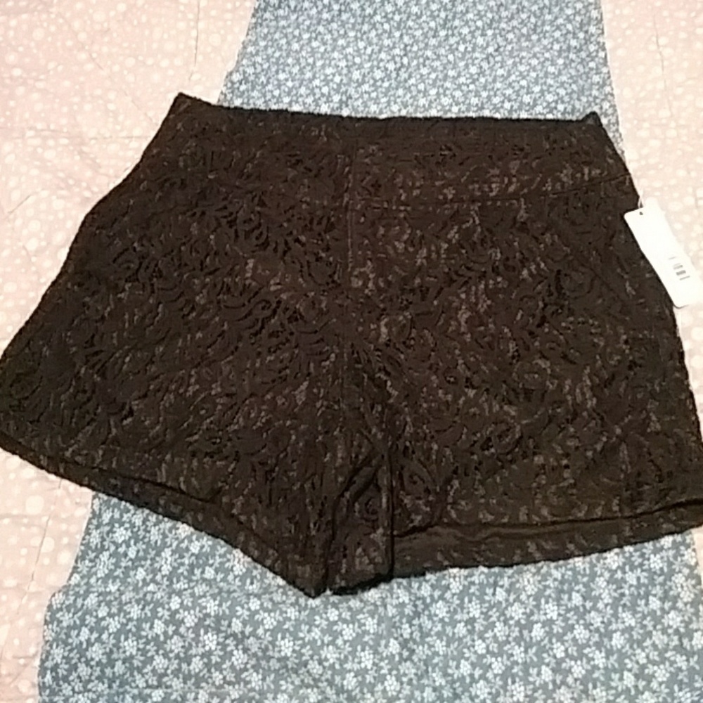 Women metaphor lace shorts